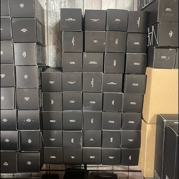 NARS Natural Radiant LongWear foundation 0.5oz - Picture 8 of 8